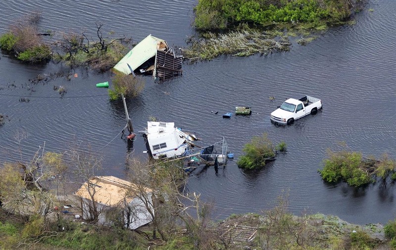 O uzină chimică din Texas a explodat din cauza uraganului Harvey