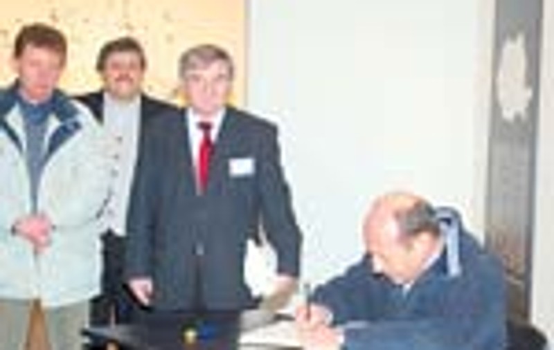 Basescu a primit un CD anti-premier