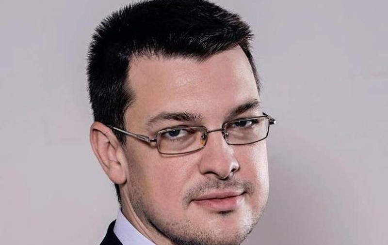 Premierul Tudose, somat de Opoziție să spună dacă sunt probleme cu banii de salarii şi pensii
