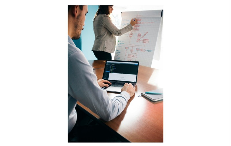Sondaj eJobs și Skillab: 60% dintre angajați vor să facă reconversie profesională în următorul an. Un salariu mai bun, perspectivele de dezvoltare profesională și trecerea spre munca remote sau hibrid sunt principalele motive pentru care își doresc o schimbare de carieră