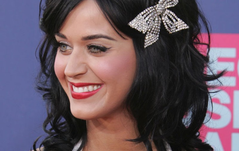 Katy Perry, în trend cu gripa porcină, o aşteaptă pe cea felină