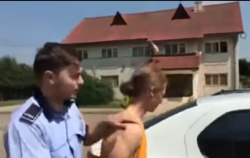 Pensionari bătuți într-o biserică din Maramureș. Preotul a sunat la 112 în timpul slujbei
