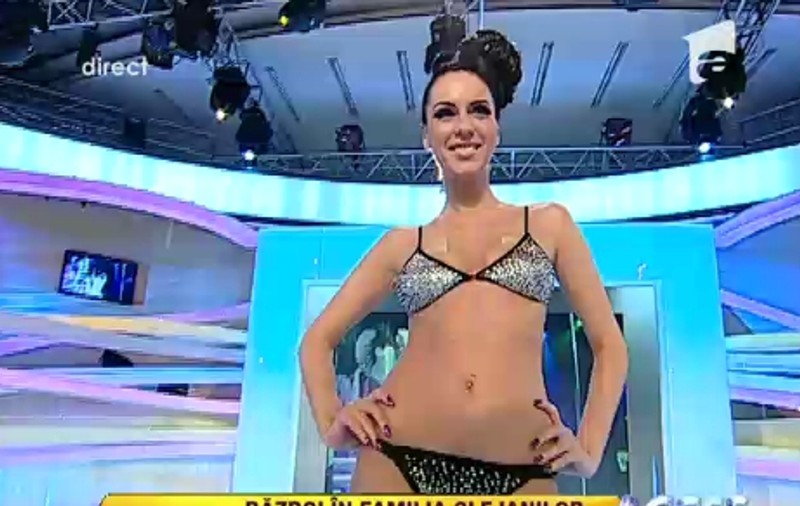 Cristina Roman a defilat ca să-i împace pe Clejani 