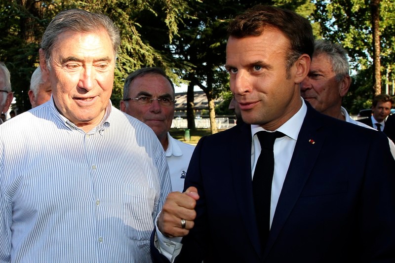 Eddy Merckx alături de președintele francez, Emmanuel Macron | Foto: EPA