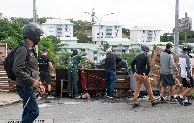 Revolte în Noua Caledonie, după o dezbatere din Parlamentul francez. Trei persoane, împușcate mortal. Macron declară starea de urgenţă