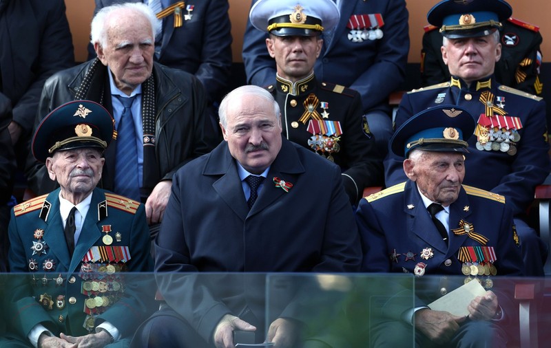 Lukașenco s-a simțit rău în timpul paradei de la Moscova și nu a mai rămas la dineul de la Kremlin - presă