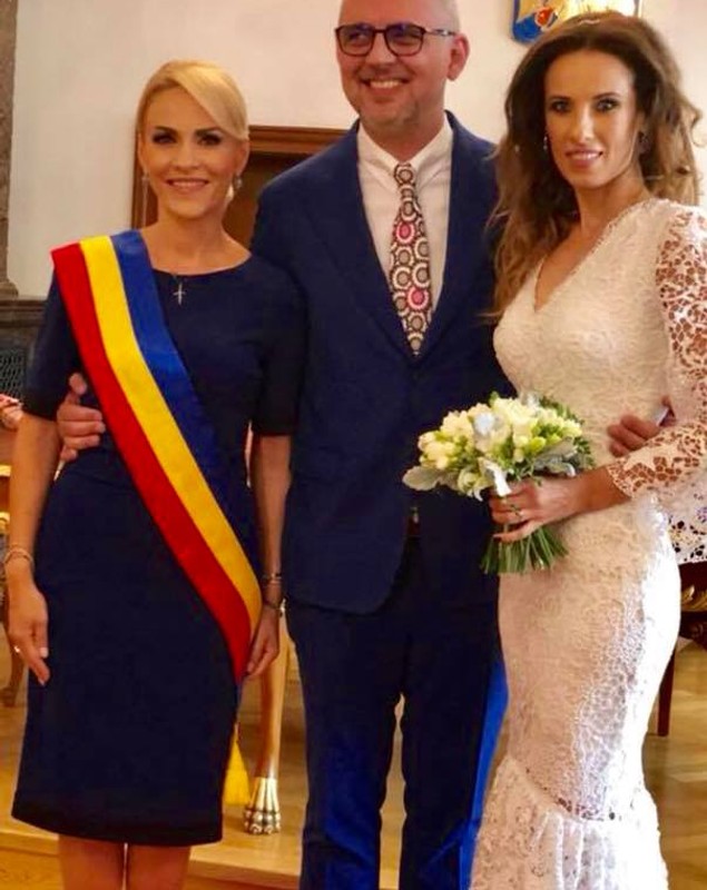 Gabriela Firea a oficiat căsătoria dintre jurnaliștii Ionela Năstase și Vlad Petreanu. "Cu un nod în gât și amintiri năvalnice" | FOTO