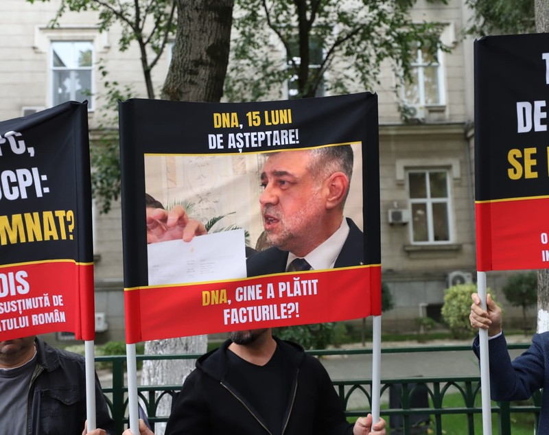 Păgubiții Nordis protestează în fața DNA