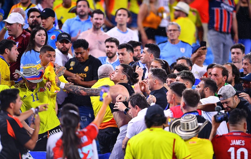 Uruguayenii au sărit în tribună și s-au luat la bătaie cu fanii Columbiei, după eșecul din semifinalele Copa America: „Rudele noastre erau în pericol, poliția nu a intervenit”