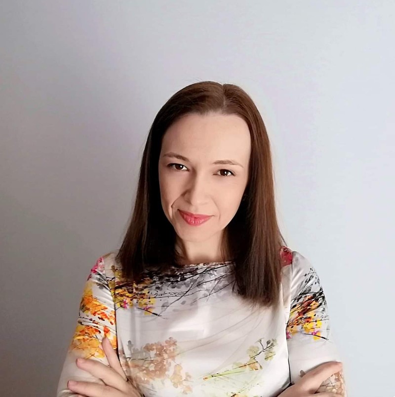 Angela Grămadă este doctor în Ştiinţe Politice și președintă a Experts for Security and Global Affairs, un think tank românesc specializat în studiul politicii, socio-economiei și securității din spațiul ex-sovietic, zona euro-atlantică și Orientul Mijlociu