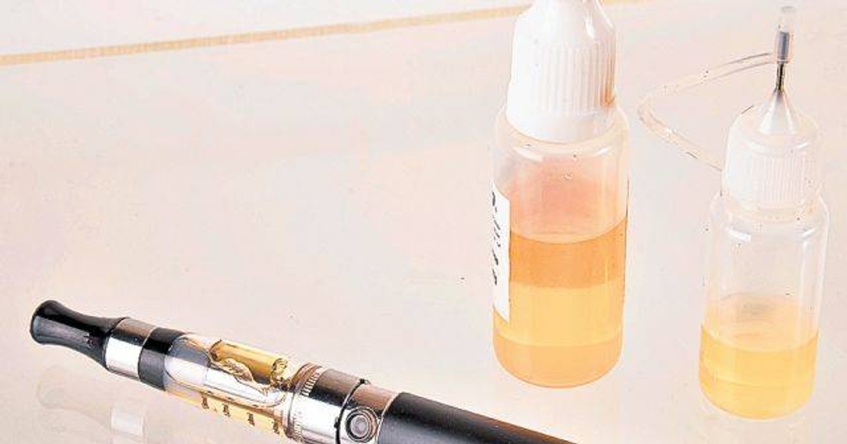 Vaporii ţigărilor electronice pot creşte riscul de pneumonie