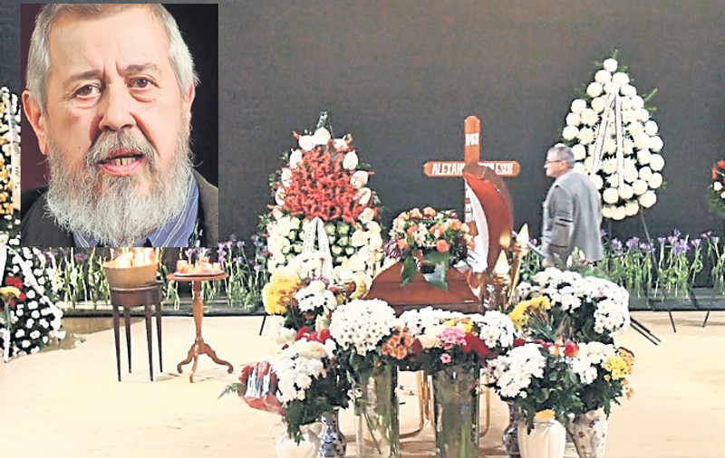 Cei doi regizori mari, Alexandru Tocilescu şi Andrei Blaier, decedaţi zilele trecute, înmormântaţi astăzi, la aceeaşi oră!