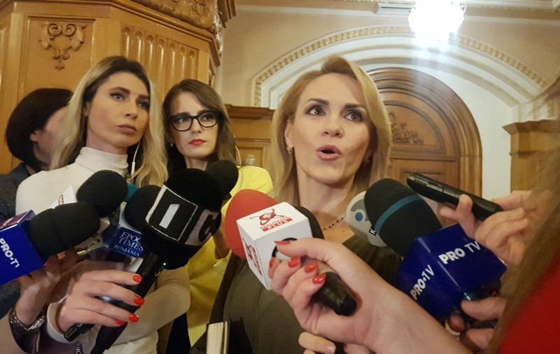Gabriela Firea, despre conflictul cu premierul Orban: "Nu mai zic nimic de mandolină. Şi mie îmi place să cânt, dar acasă, nu la birou"