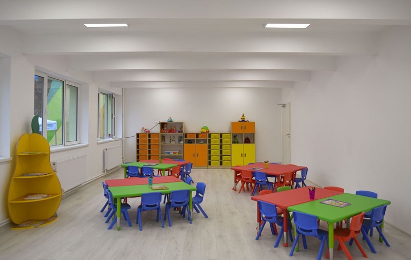 Fetița opărită cu ciorbă la grădiniță, în Constanța, despăgubiri de 25.000 de euro. Educatoarele n-au cerut ajutor la 112