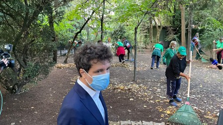 Nicușor Dan ține legătura cu bucureștenii prin intermediul rețelelor de socializare | Foto: Facebook