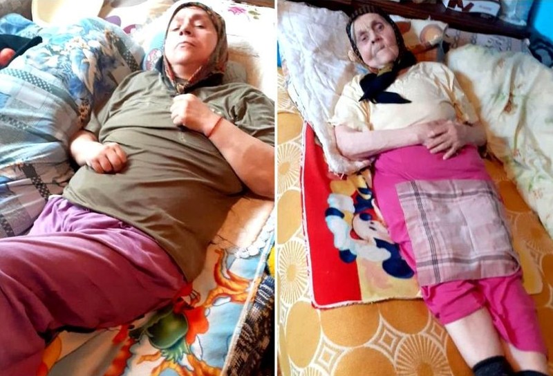 Mama (foto stânga) și bunica (foto dreapta) sunt imobilizate la pat de 15 ani