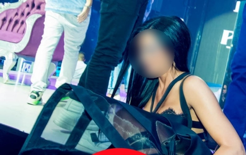 O frumuseţe de la noi ŞI-A ARĂTAT PĂRŢILE INTIME ÎN FAŢA MAI MULTOR TINERI | FOTO