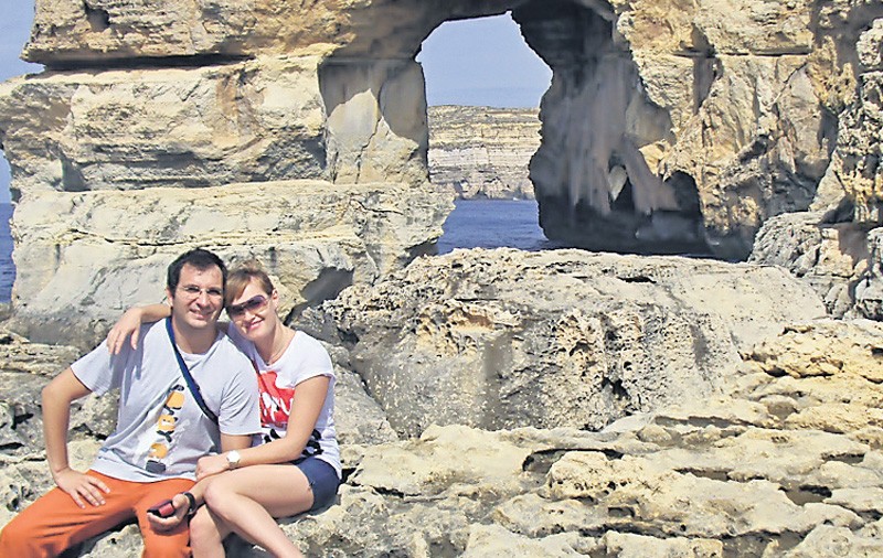Claudiu Bogdan şi Cristina Coca, de la OTV, 'au fugit' în Malta fără cei doi copii