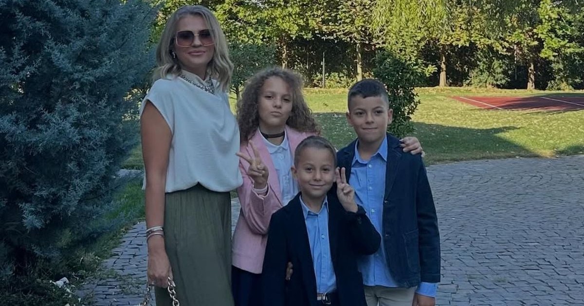 Mirela Vaida și cei trei copii ai ei