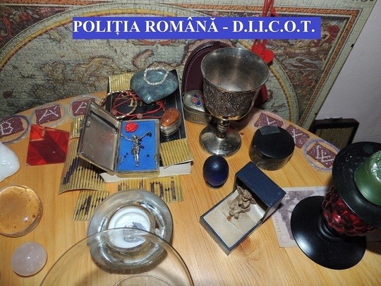 Tinerele, transformate în sclave pentru maestrul spiritual