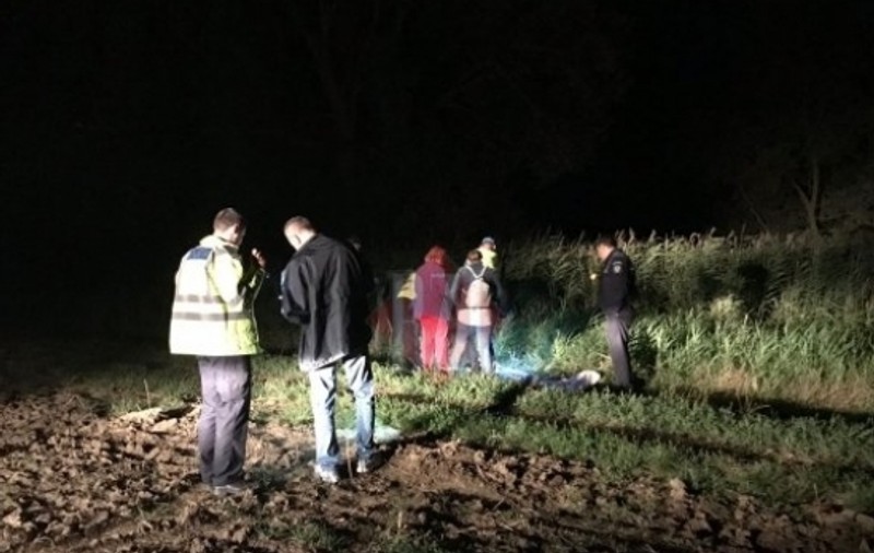 Cadavrul unei adolescente, descoperit pe un câmp din Iaşi. Avea urme de violențe pe corp