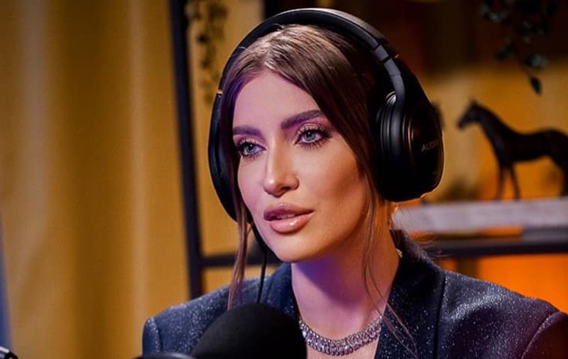 Iulia Albu, ironică la adresa lui Alex Velea. Ce a spus despre ținuta lui: „Arată ca un copilaș care s-a dus la plajă și i-a dat mămica o căciuliță”