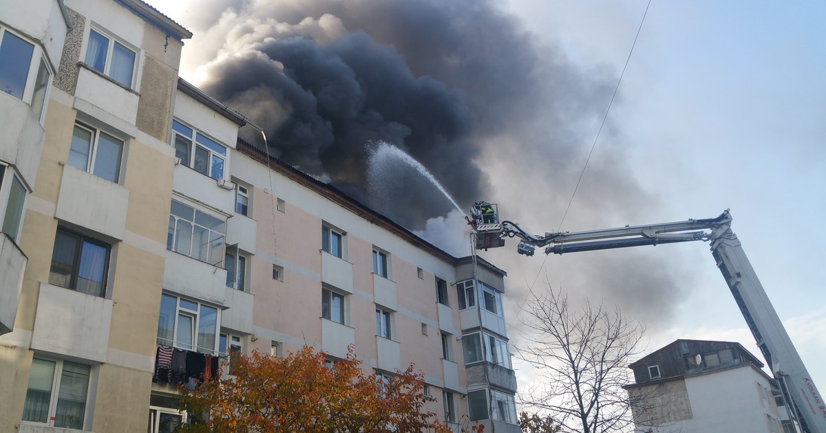 Explozie la un bloc din Piatra Neamț