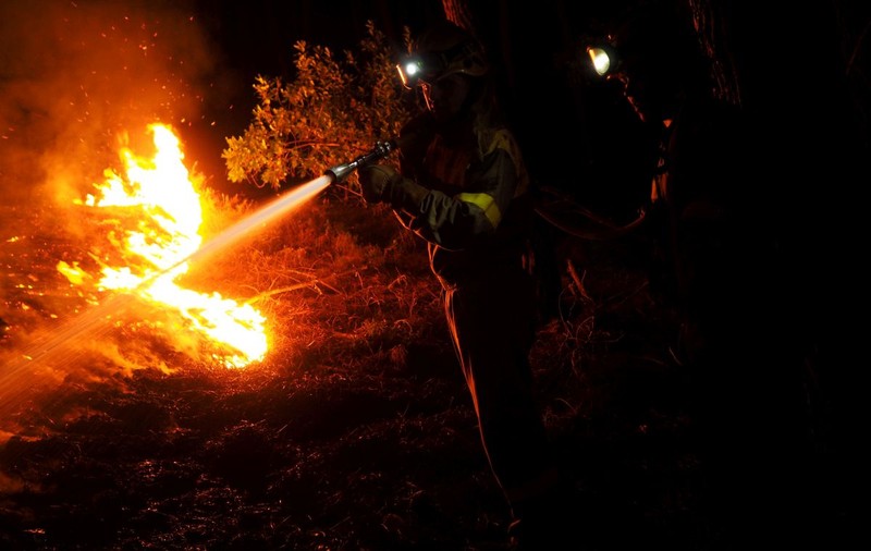 Peste 250 de soldați se luptă cu incendiile din sudul Spaniei. Numărul persoanelor evacuate a depășit 2.000