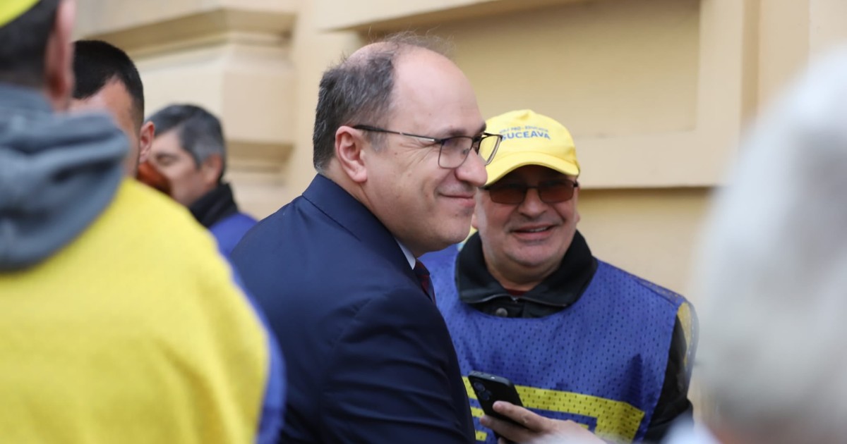 Mihai dimian în mijlocul sindicaliștilor