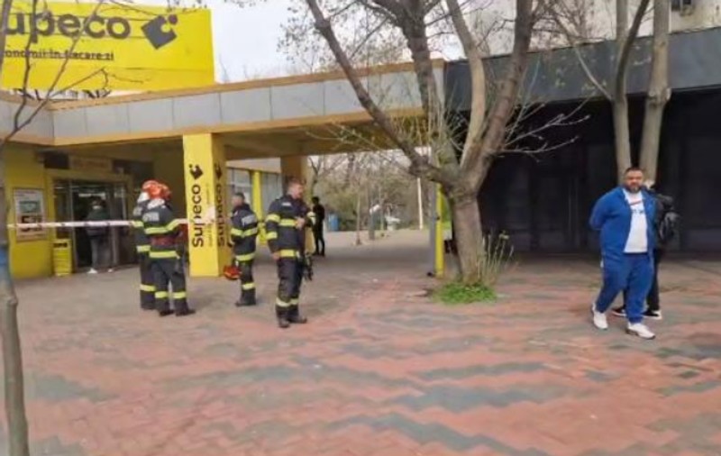 O bucată din tavanul unui supermarket din Bucureşti s-a prăbuşit peste o femeie de 70 de ani