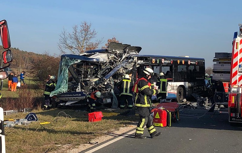 Două autobuze școlare s-au ciocnit în Germania: 40 de persoane, majoritatea copii, rănite