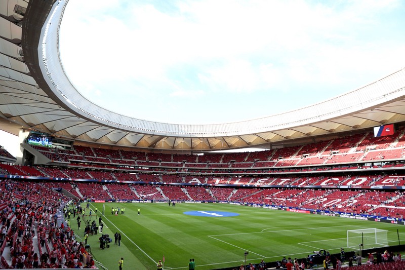 epa06209035 Thousands of fans arrive at Wanda Metropolitano, Atletico Madrid's new stadium, before the Primera Division against Malagan in Madrid, Spain, 16 September 2017. EPA-EFE/JAVIER LOPEZ