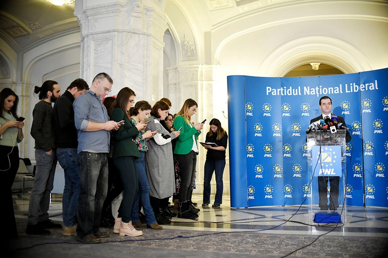 Presedintele Partidului National Liberal (PNL) si premierul desemnat de presedinte pentru formarea guvernului, Ludovic Orban, se adreseaza jurnalistilor, la finalul sedintel Biroului Executiv al PNL, luni 10 februarie 2020, la Palatul Parlamentului. ANDREEA ALEXANDRU / MEDIAFAX FOTO