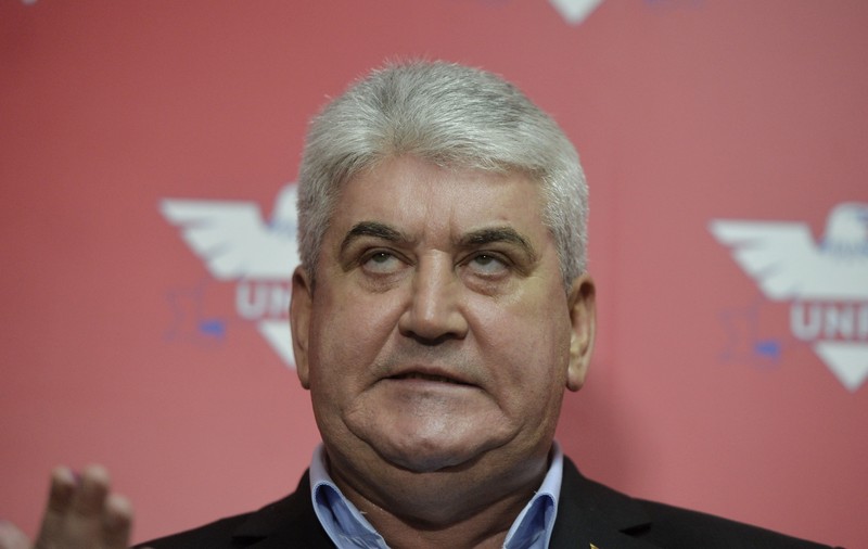 Gabriel Oprea nu a fost votat de "zecile de mii de poliţişti şi militari" care i-au cerut să candideze. Ce scor a obţinut