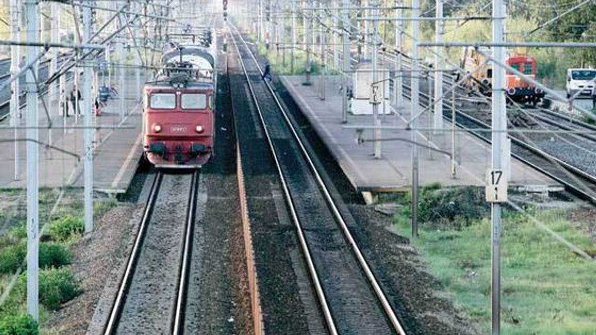 Două trenuri de călători sunt blocate în Gorj. Ce probleme tehnice s-au ivit