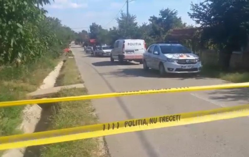 A stat cu tatăl mort în pat ca să-i încaseze pensia. Bărbatul a încercat să se sinucidă, la vederea Poliției