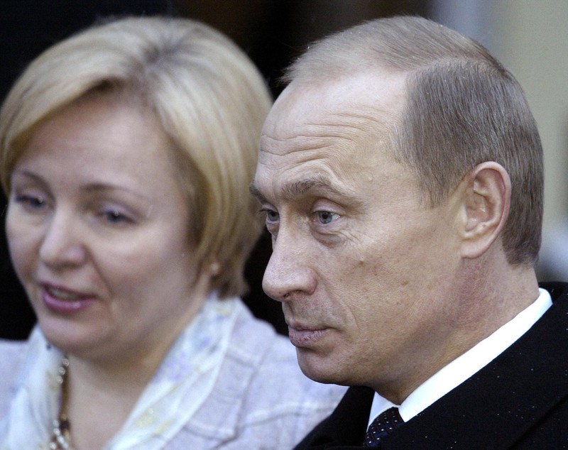 Haremul lui Vladimir Putin: „Avea abonament la clubul de striptease Luna. Era un vampir”