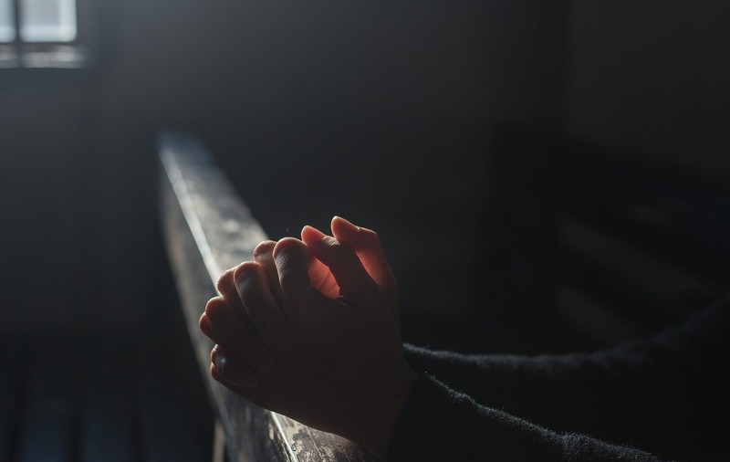 Biserica Ortodoxă și cea Catolică se implică pentru a împiedica răspândirea coronavirusului. Preotul catolic Francisc Doboș: „Credința nu înlocuiește apa și săpunul”