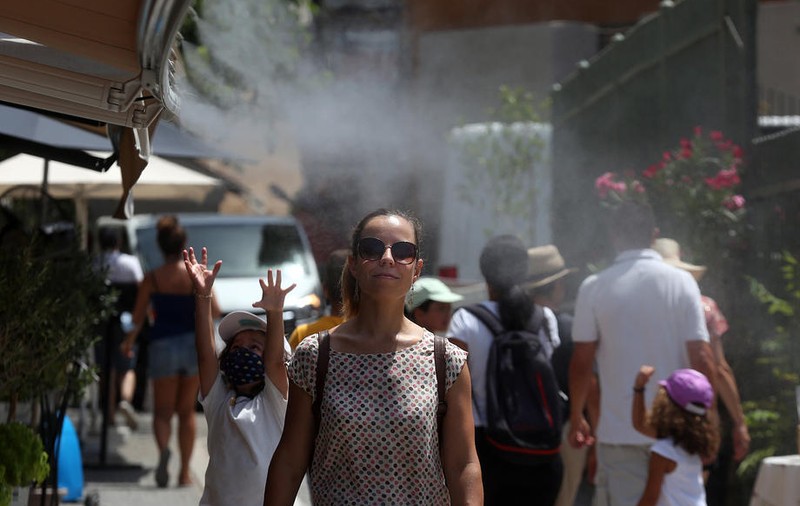 Grecia se confruntă cu „cel mai rău val de căldură din 1987” încoace. 45 de grade, așteptate marți