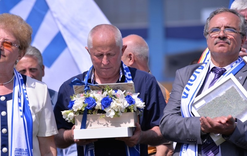 Gloriile Craiovei, rămas bun de la iarba de pe ”Oblemenco”: au primit, simbolic, o bucată de gazon