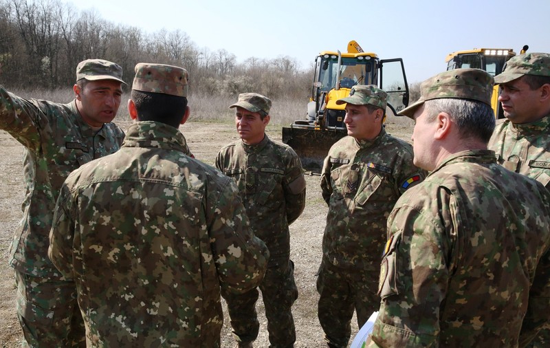 Armata intervine pentru aplicarea restricţiilor de circulație. Persoanele în carantină și izolare vor fi monitorizate electronic