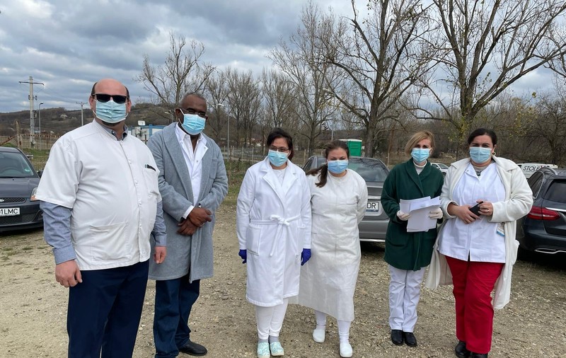 Medicul din Sudan care a convins sute de oameni din Dolj să se vaccineze anti-COVID