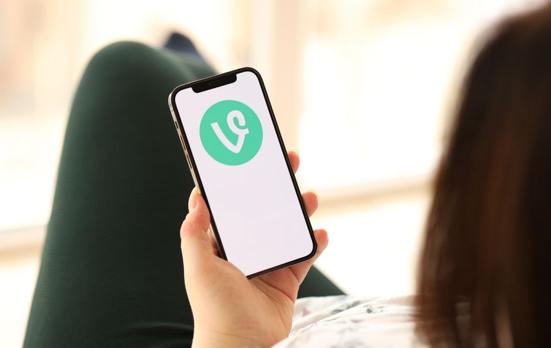 Fostul șef Twitter reînvie rețeaua de socializare „Vine” sub un nou nume. Aplicația nu va permite conținut creat cu AI