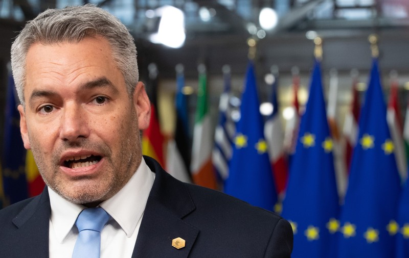 CORESPONDENȚĂ DIN VIENA. Partidul lui Nehammer cade în sondaje și folosește blocarea României în Schengen ca „un protest față de UE” 
