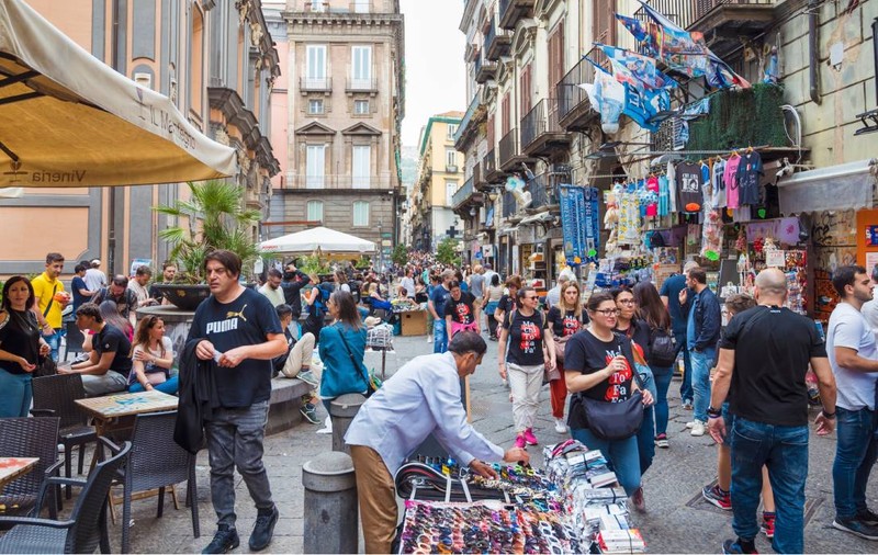 Aproape două milioane de români trăiesc în Italia. De ce mulți nu mai sunt considerați străini și nu apar în statistici