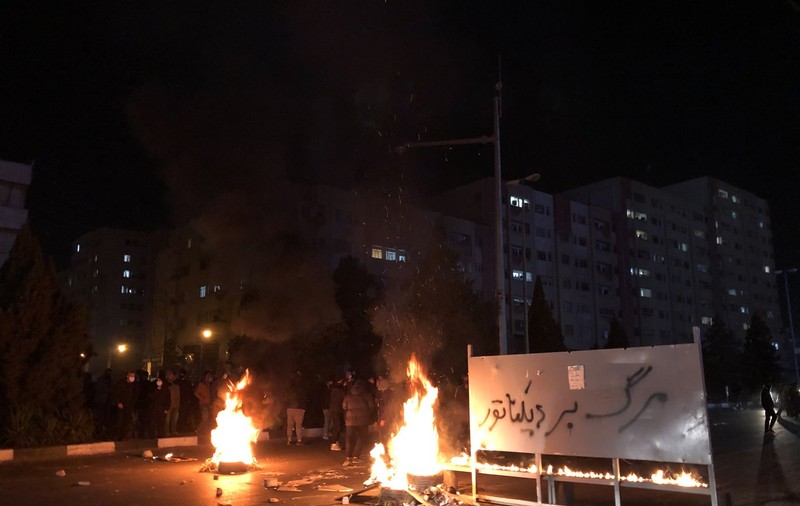 Un nou val de furie populară ia amploare în Iran. Apel la proteste naționale, pe 17-18 februarie, pentru „răzbunarea celui mai mare masacru”. Cum răspunde regimul