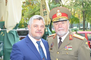Ninel Peia, alături de generalul Mircia Chelaru