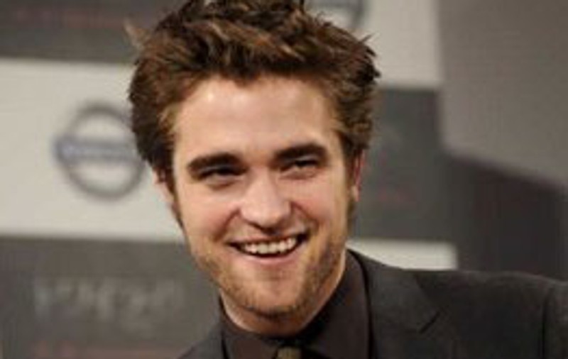 27.600$ costă un sărut de la Robert Pattinson