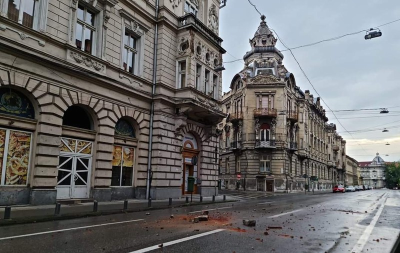 Imagini de la cutremurul din Arad. Case și mașini avariate, în urma seismului de 5,2 grade. VIDEO