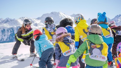 copii-vacanta-schi-instructor